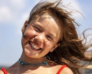 young-girl-3973379_640